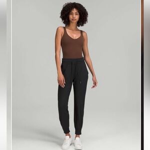 Lululemon Black Mid Rise Jogger Pants for Women Front Tie Size 4